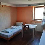 2-rent Group Rooms&apartments Eve168