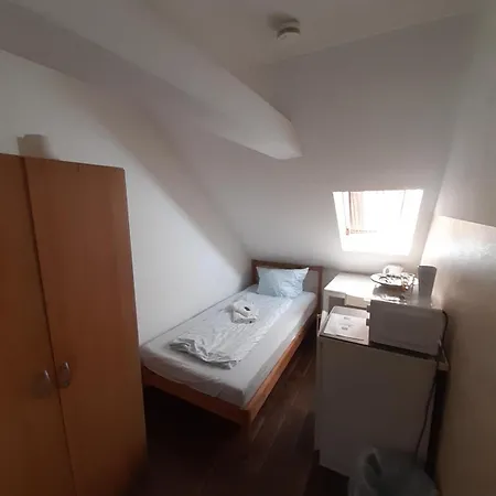 Hostel Budget Allach & Eve 168 *
