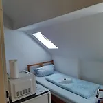 Hostel 2-rent Group Rooms&apartments Eve168 *