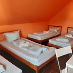 Hostel 2-rent Group Rooms&apartments Eve168