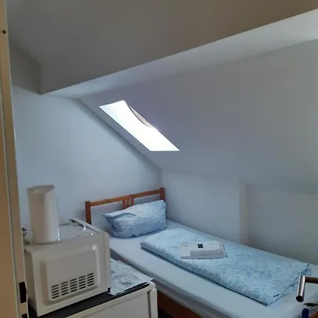 Hostel 2-rent Group Rooms&apartments Eve168 *
