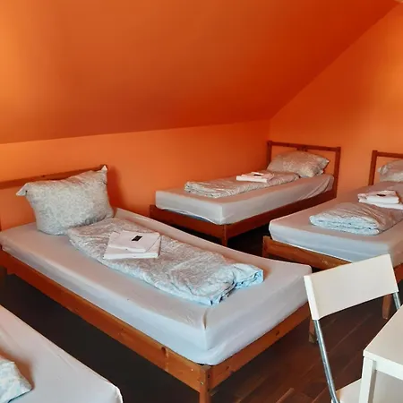 Hostel 2-rent Group Rooms&apartments Eve168