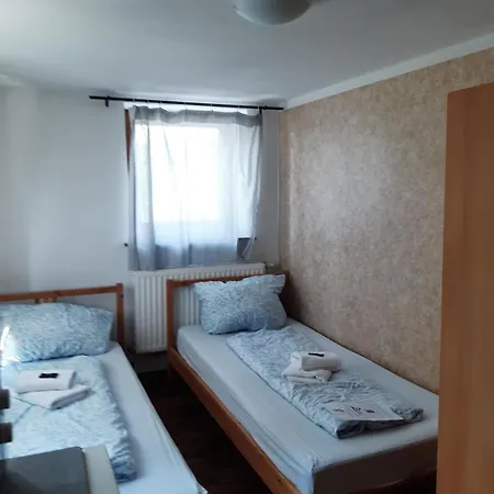 Vandrarhem 2-rent Group Rooms&apartments Eve168