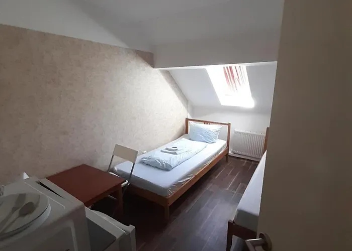 2-rent Group Rooms&apartments Eve168 Hostel