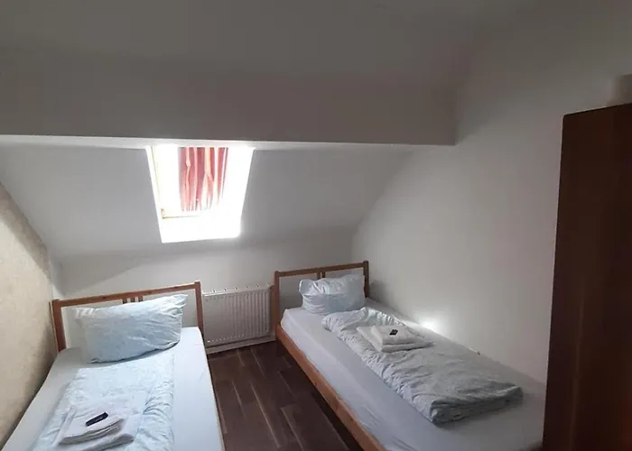 2-rent Group Rooms&apartments Eve168 Hostel