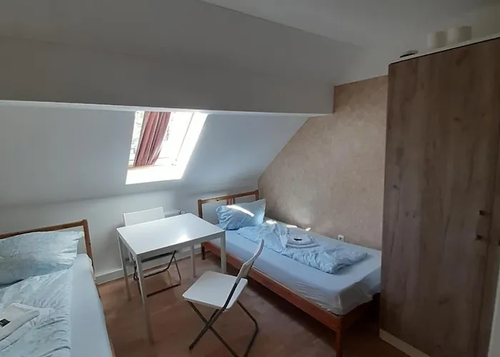 אכסניה 2-rent Group Rooms&apartments Eve168 *