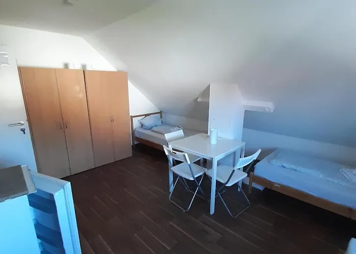 אכסניה 2-rent Group Rooms&apartments Eve168 מינכן