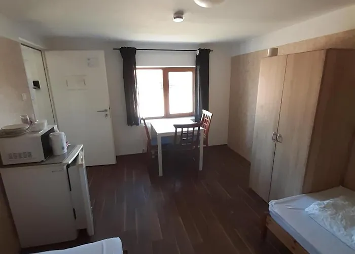 Hostel 2-rent Group Rooms&apartments Eve168