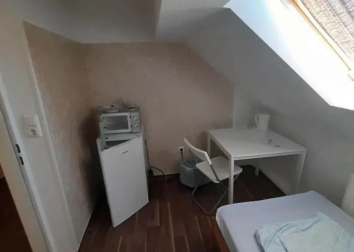 2-rent Group Rooms&apartments Eve168 אכסניה *