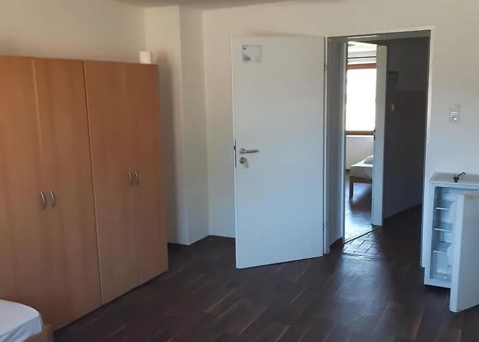 2-rent Group Rooms&apartments Eve168 Hostel *