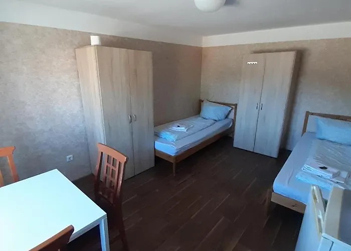 Hostel 2-rent Group Rooms&apartments Eve168 *