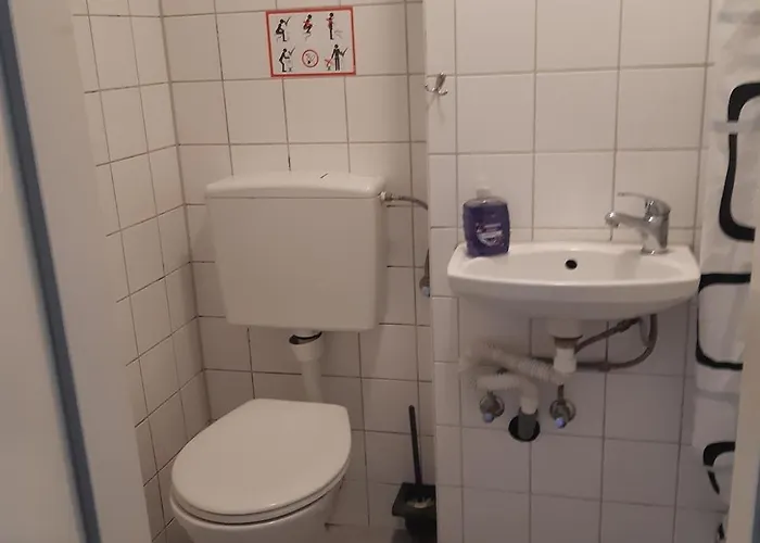 Hostel 2-rent Group Rooms&apartments Eve168 Monachium