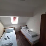 2-rent Group Rooms&apartments Eve168 אכסניה