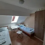 אכסניה 2-rent Group Rooms&apartments Eve168 *
