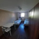 2-rent Group Rooms&apartments Eve168 Albergue *