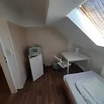 2-rent Group Rooms&apartments Eve168 אכסניה *