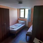 2-rent Group Rooms&apartments Eve168 Albergue