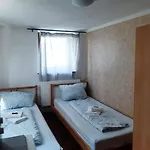 אכסניה 2-rent Group Rooms&apartments Eve168