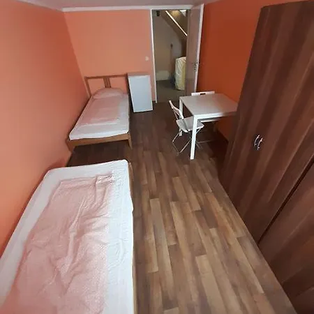 Hostel Budget Eversbuschstr 168 *