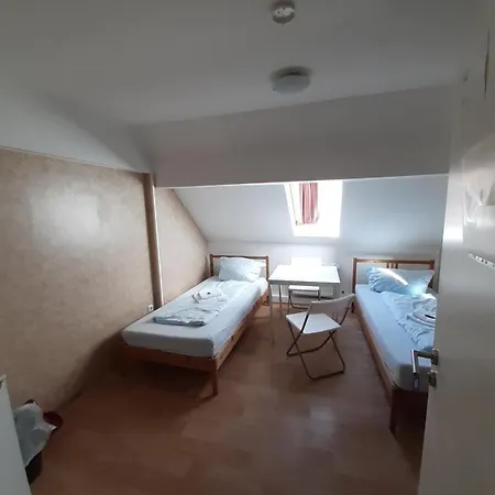 Auberge de jeunesse 2-rent Group Rooms&apartments Eve168