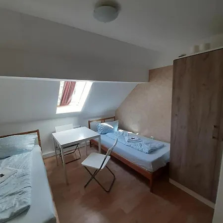 Auberge de jeunesse 2-rent Group Rooms&apartments Eve168 *