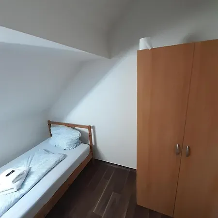 2-rent Group Rooms&apartments Eve168