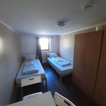 2-rent Group Rooms&apartments Eve168