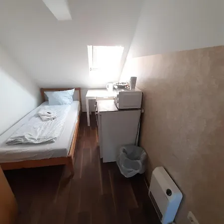 2-rent Group Rooms&apartments Eve168 Auberge de jeunesse Munich