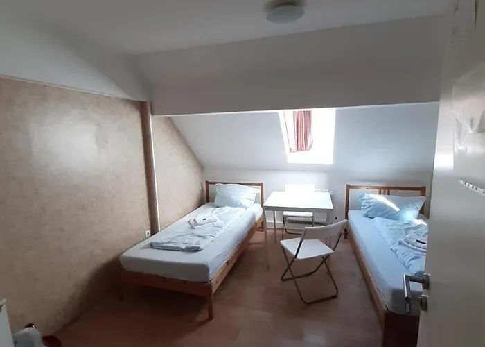 Auberge de jeunesse 2-rent Group Rooms&apartments Eve168