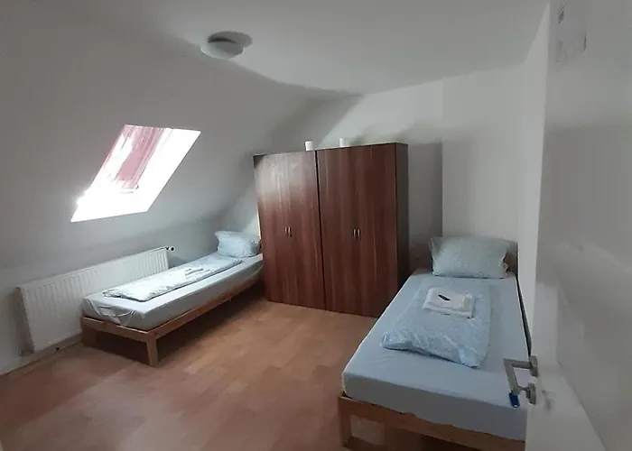 2-rent Group Rooms&apartments Eve168 Auberge de jeunesse *