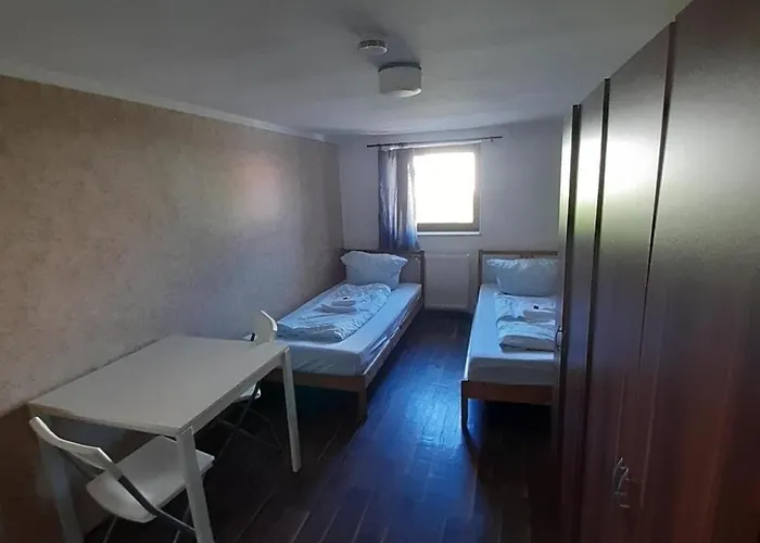 2-rent Group Rooms&apartments Eve168 Hostal *