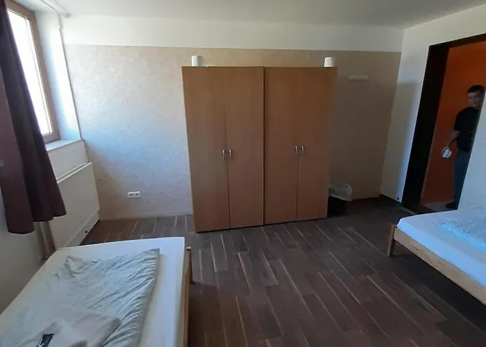 Hostal 2-rent Group Rooms&apartments Eve168 Múnich