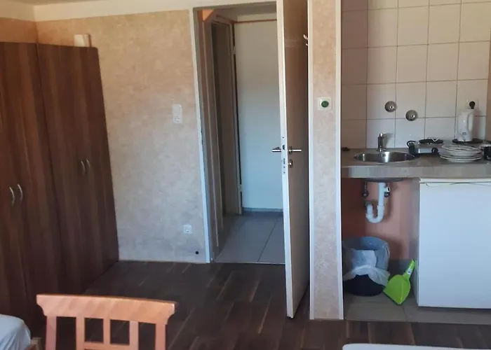 2-rent Group Rooms&apartments Eve168 Hostal