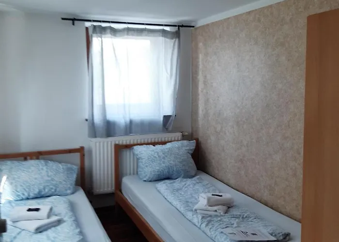 Auberge de jeunesse 2-rent Group Rooms&apartments Eve168